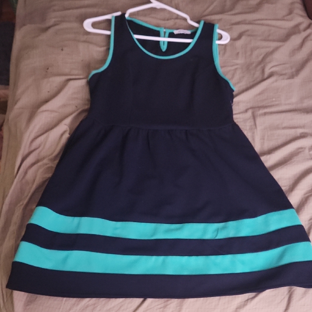 Xtaren Black and Teal Sleeveless Midi Dress